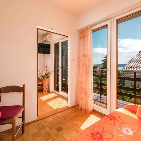 In 39075 Apartment Selce