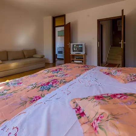 In 39075 * Selce